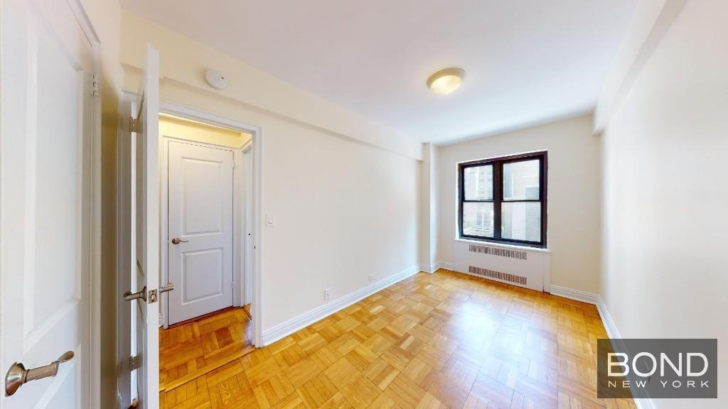 East 56th Street - Photo 8