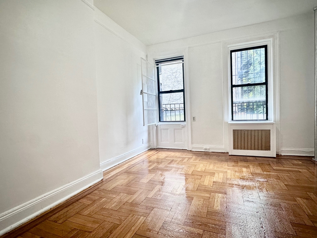 1585 First Avenue - Photo 1