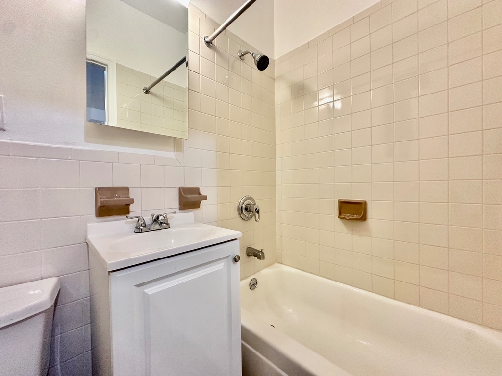 1585 First Avenue - Photo 10