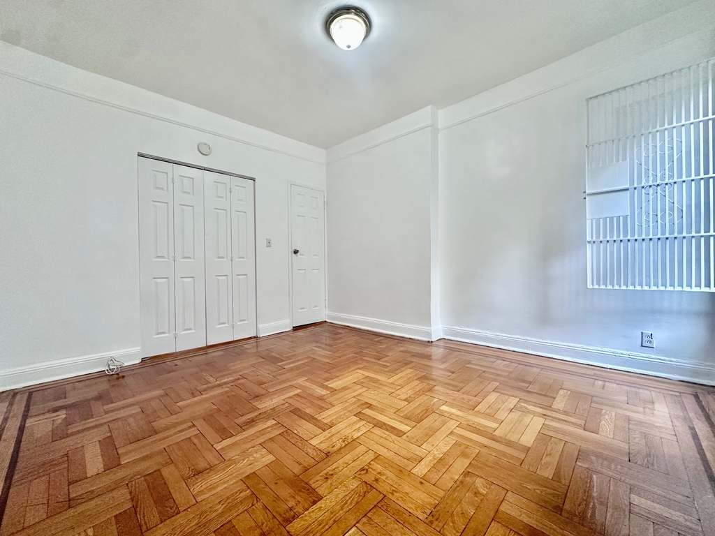 1585 First Avenue - Photo 3