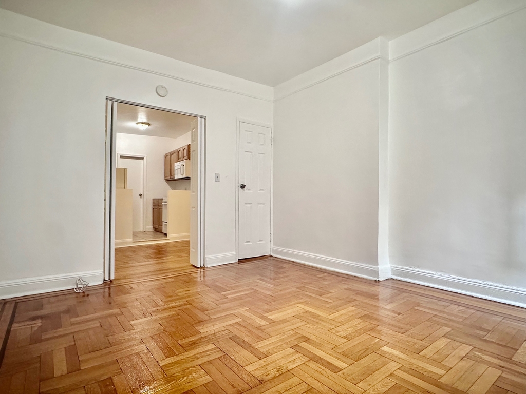 1585 First Avenue - Photo 2