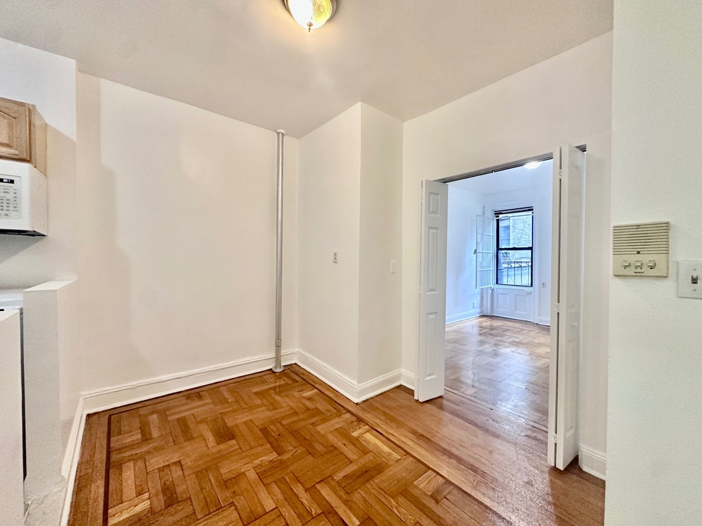 1585 First Avenue - Photo 7