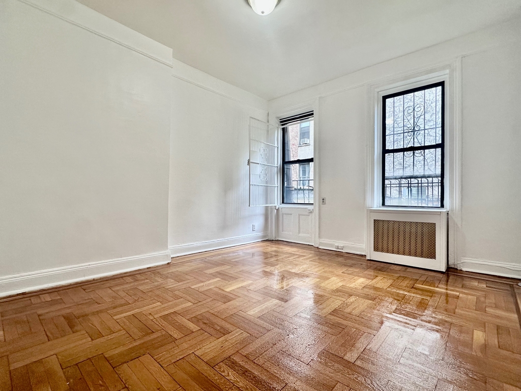 1585 First Avenue - Photo 11