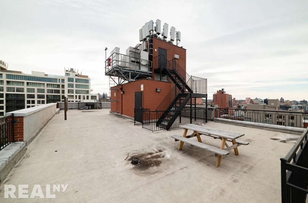 Warren Street - Photo 5