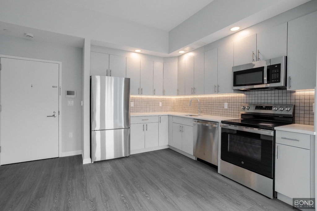 183-03 Hillside Avenue - Photo 4
