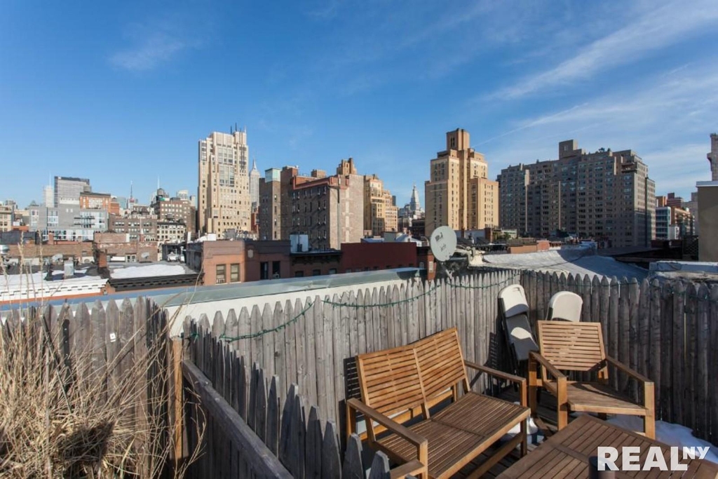 West 14th Street - Photo 3
