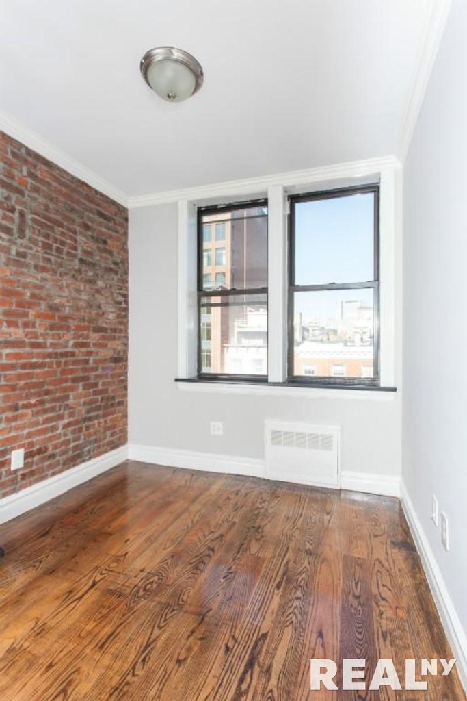 West 14th Street - Photo 2