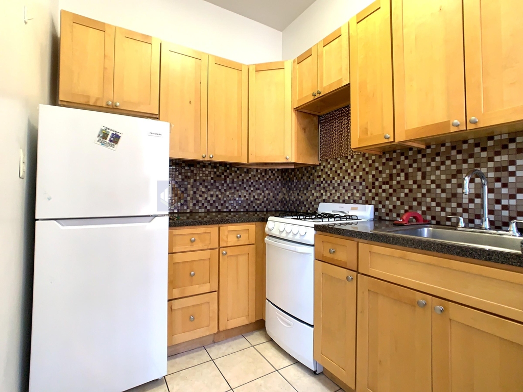 928 Amsterdam Avenue - Photo 3