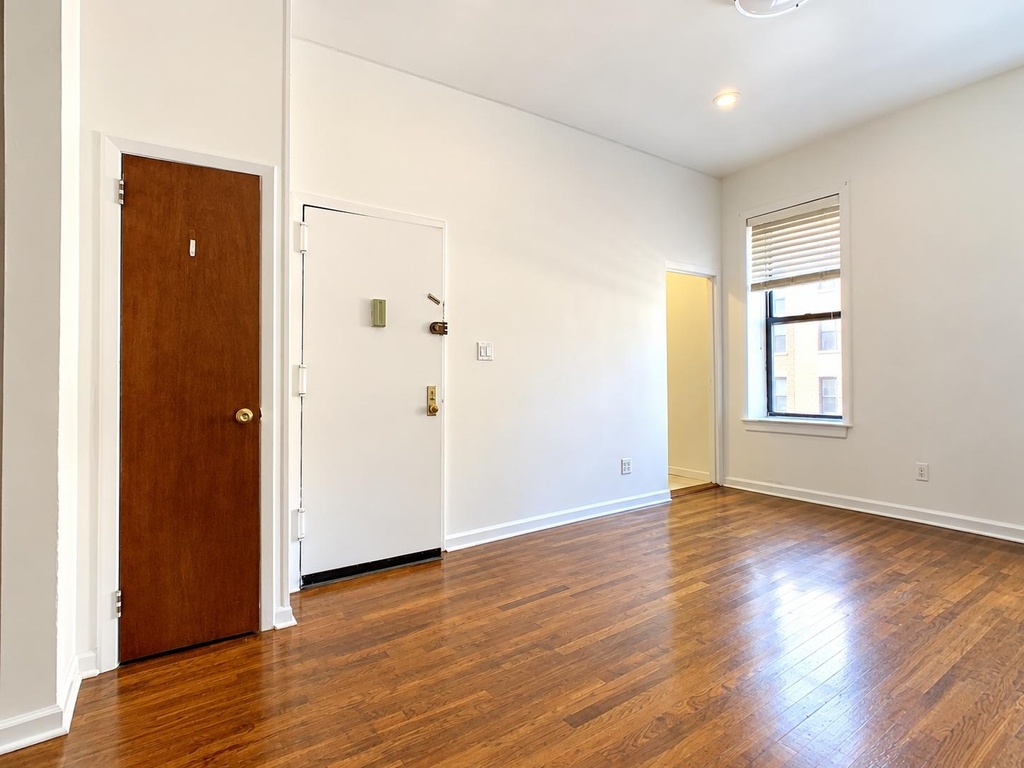 928 Amsterdam Avenue - Photo 2