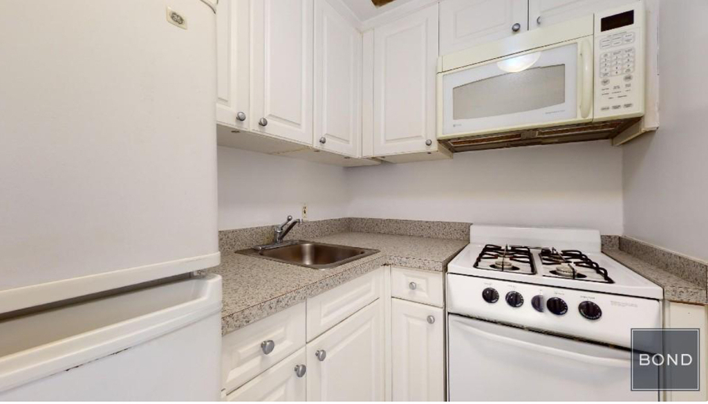East 91st Street - Photo 2