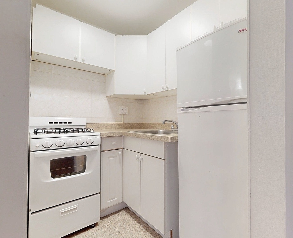 371 1st Avenue - Photo 3