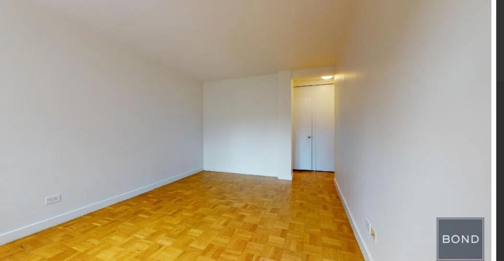 East 79th Street - Photo 3