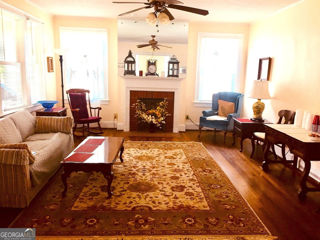 827 Boulevard - Photo 2