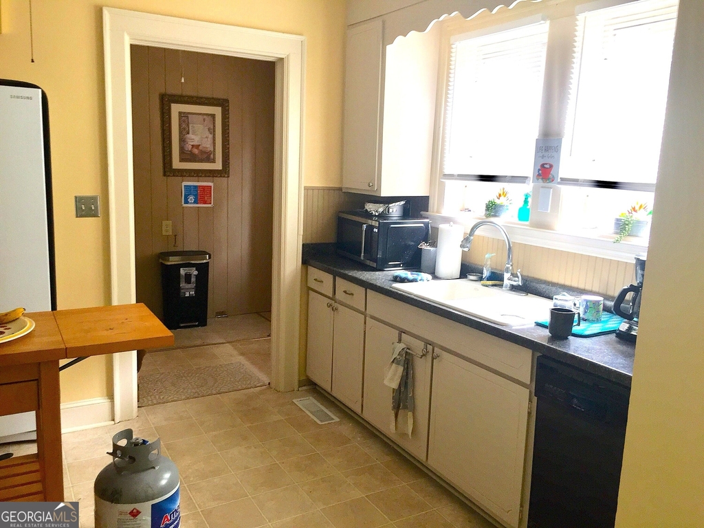 827 Boulevard - Photo 7