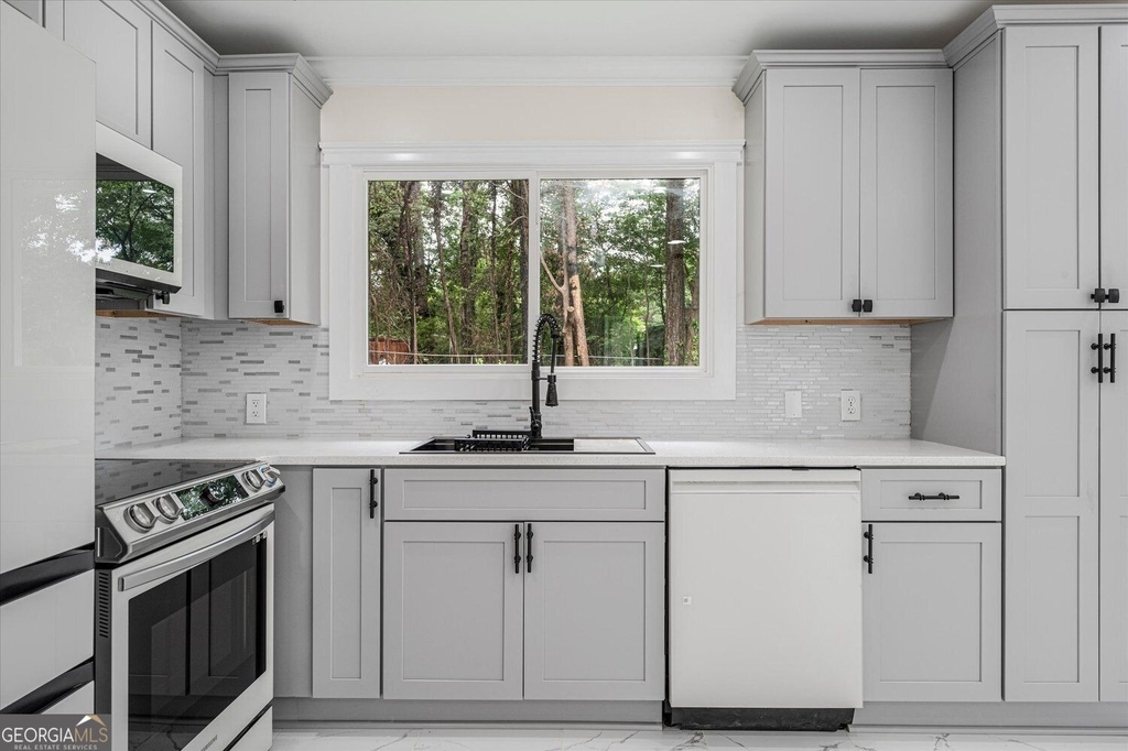 6073 Fieldcrest Drive - Photo 16