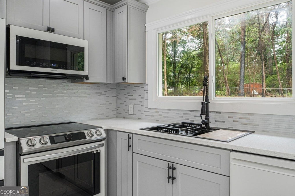 6073 Fieldcrest Drive - Photo 7