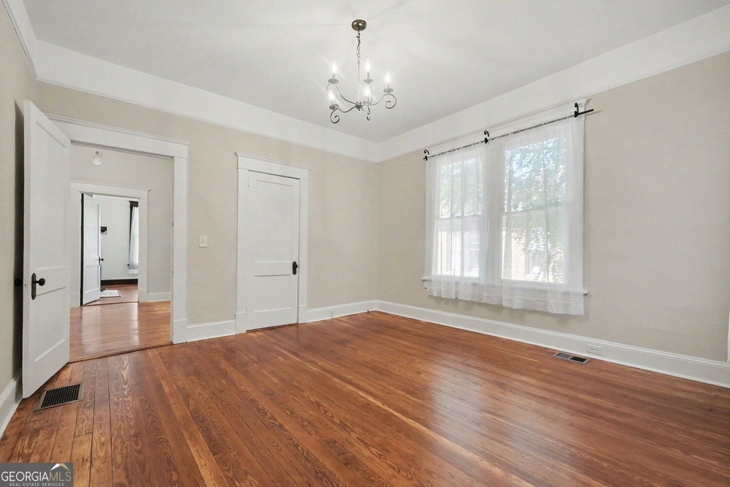 954 United Avenue Se - Photo 4