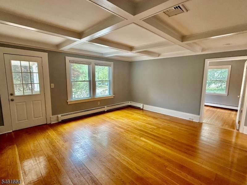 288 Greenwood Ave - Photo 2