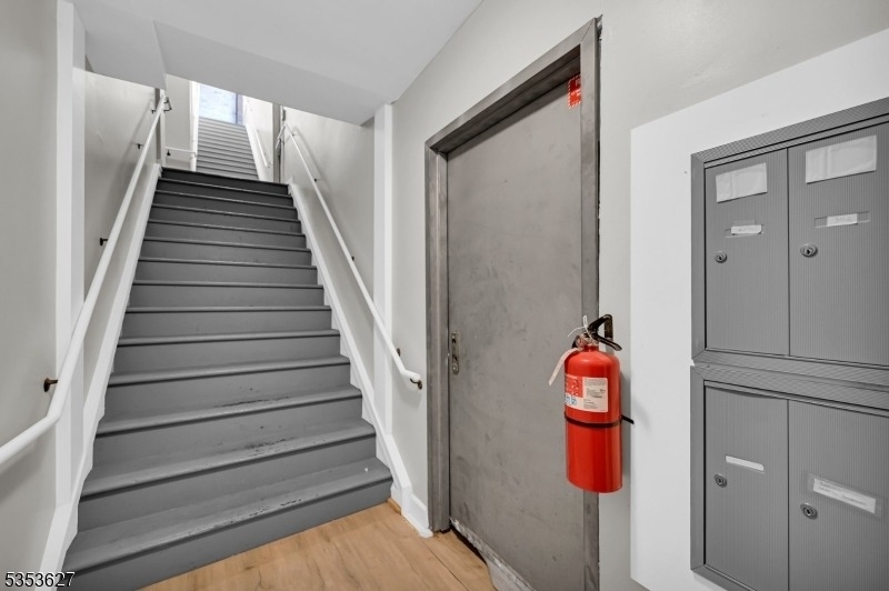 180 Spring St - Photo 18