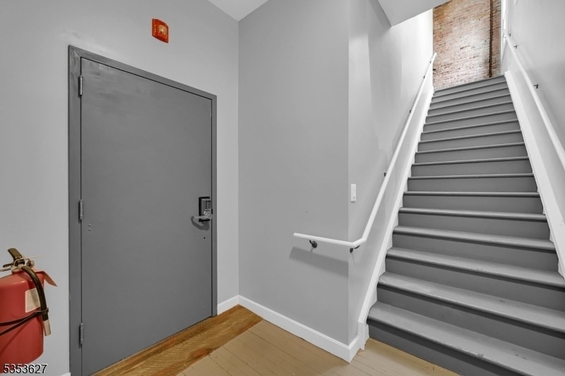 180 Spring St - Photo 16