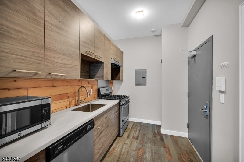 180 Spring St - Photo 6