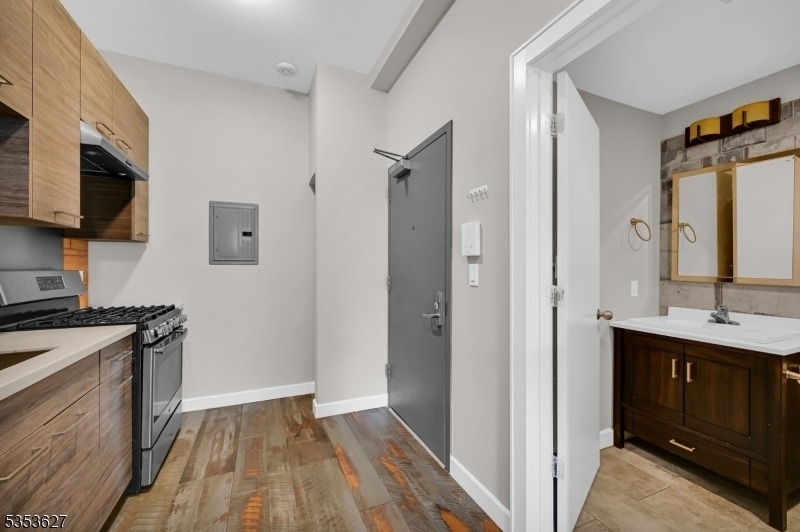 180 Spring St - Photo 3