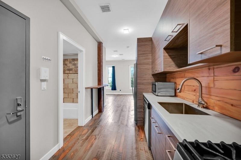180 Spring St - Photo 0