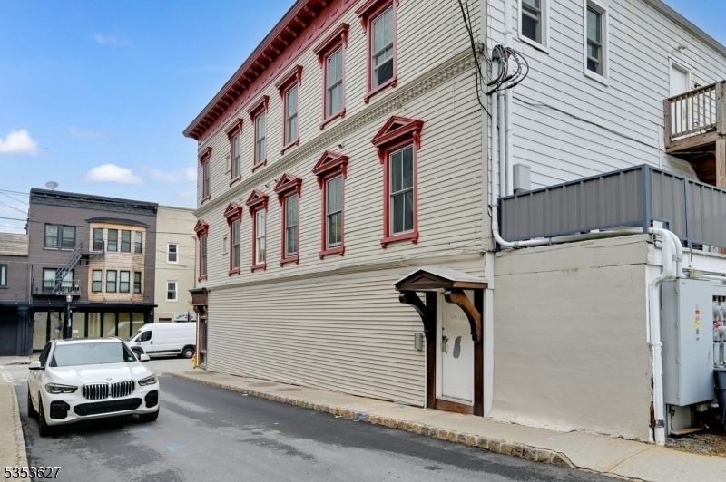 180 Spring St - Photo 15
