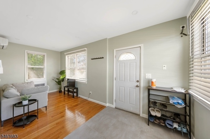 166 Victor St Unit 1 - Photo 2