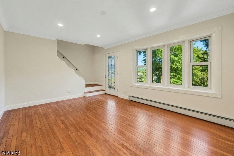 233 Mount Hope Ave - Photo 2