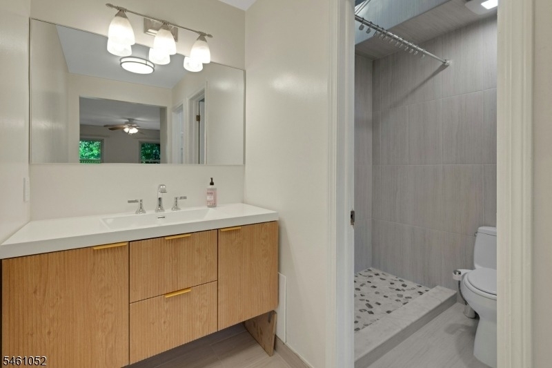 233 Mount Hope Ave - Photo 13