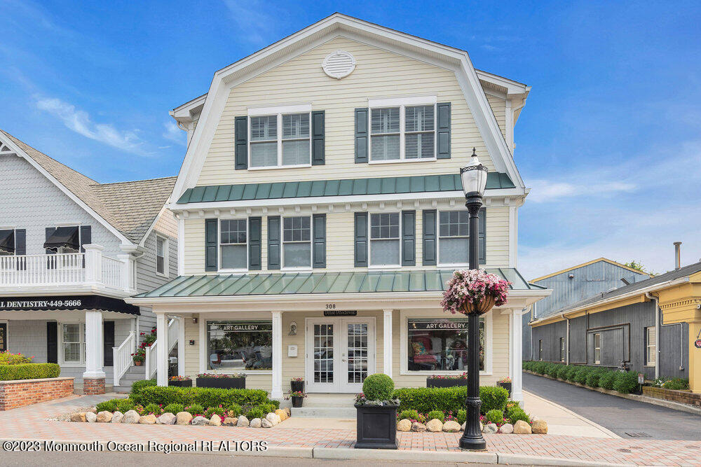 308 Morris Avenue - Photo 1