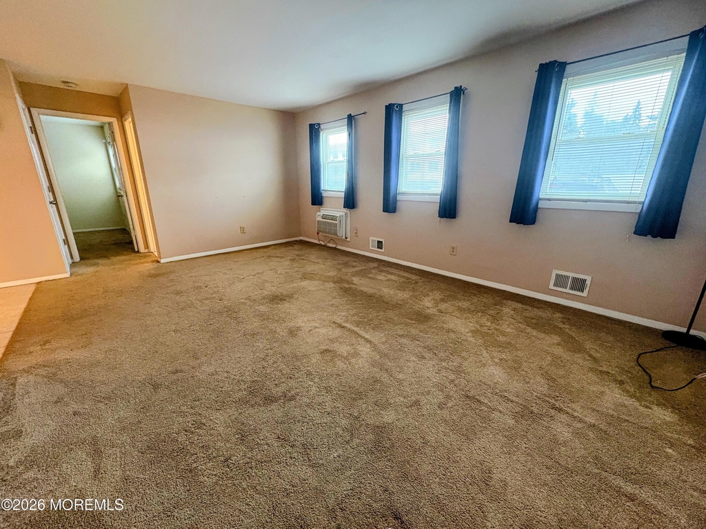 601 Mistletoe Avenue - Photo 2