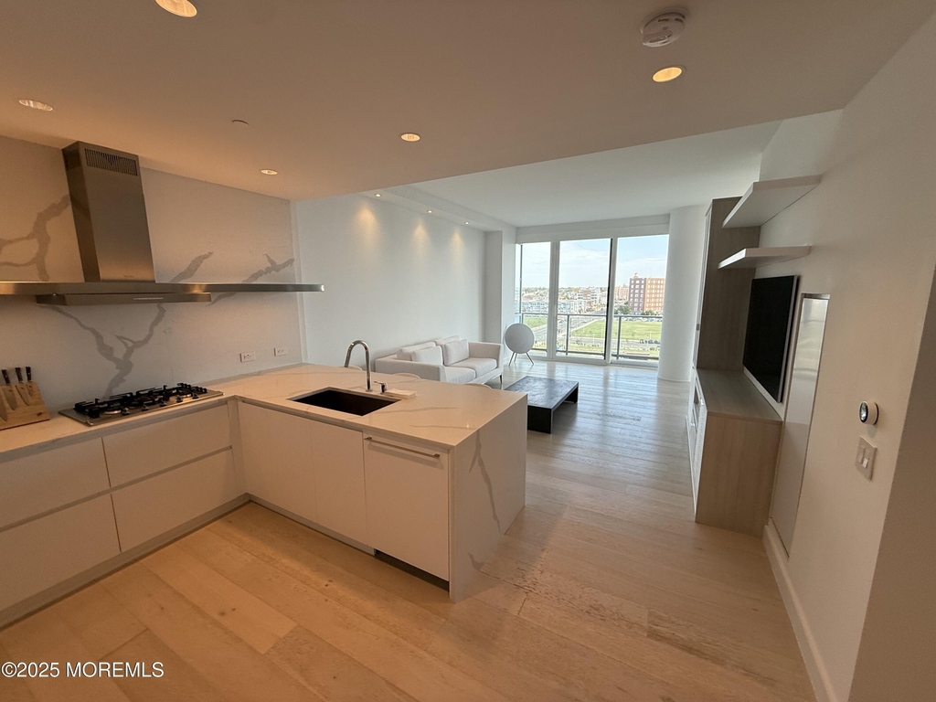 1101 Ocean Avenue N - Photo 2