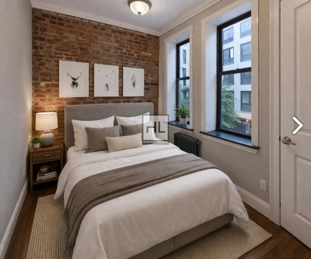 Avenue B - Photo 1