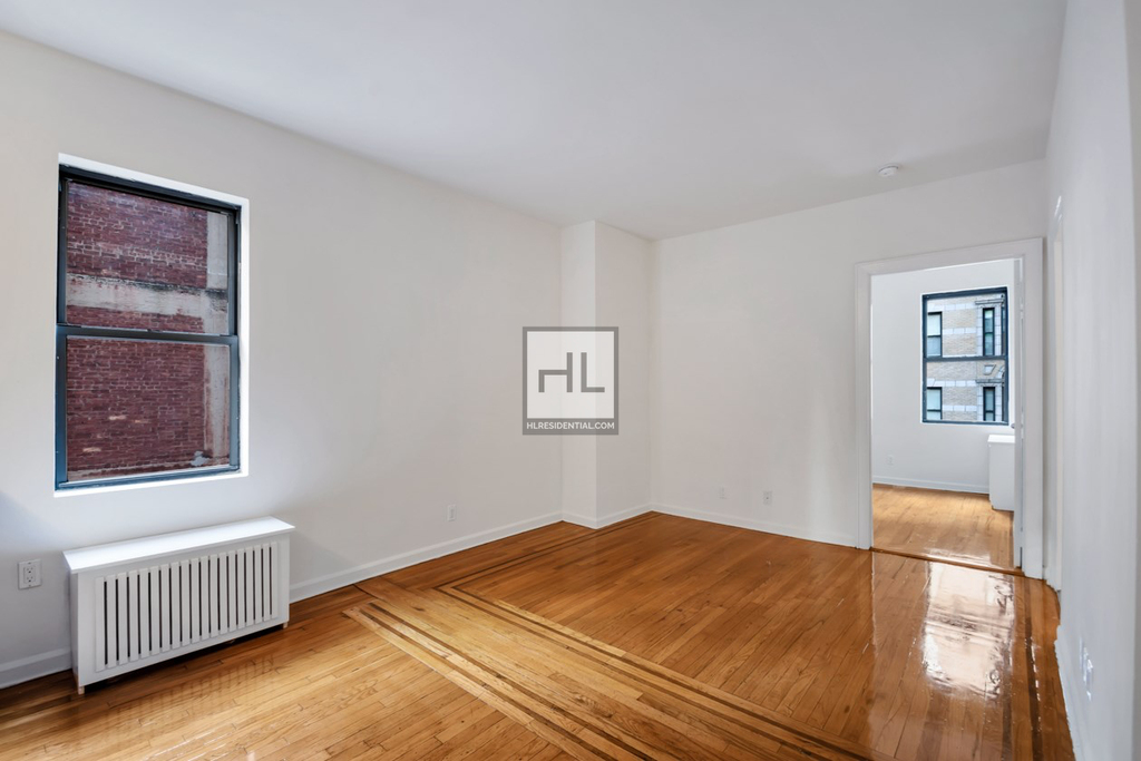 Madison Avenue - Photo 3
