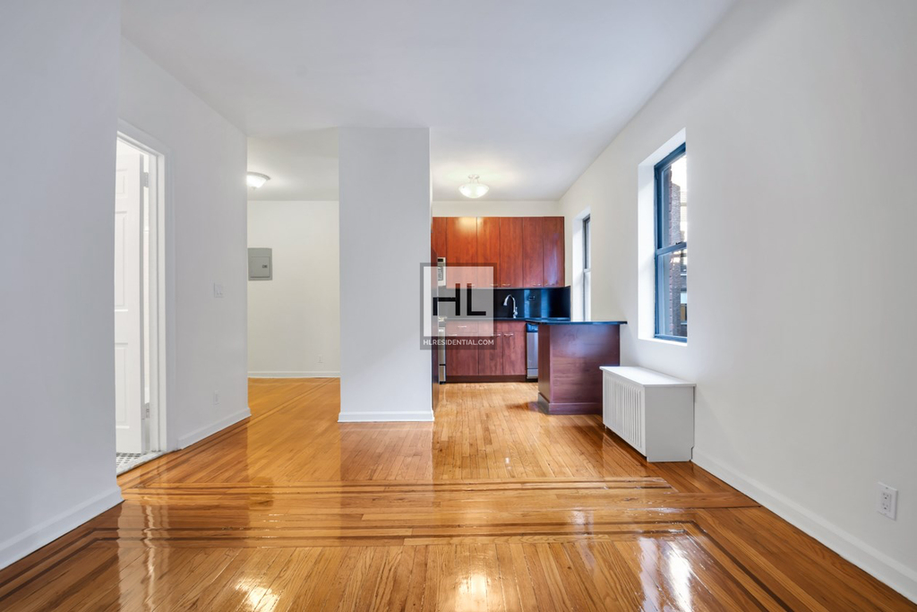 Madison Avenue - Photo 0