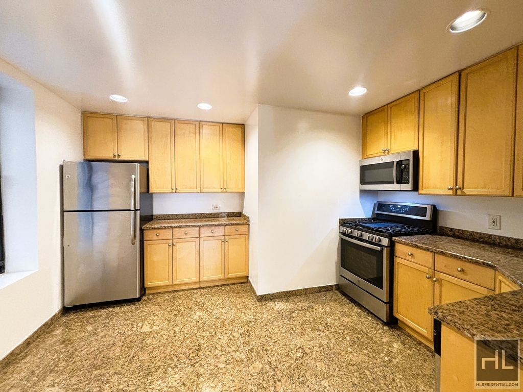 West 79 Street - Photo 1