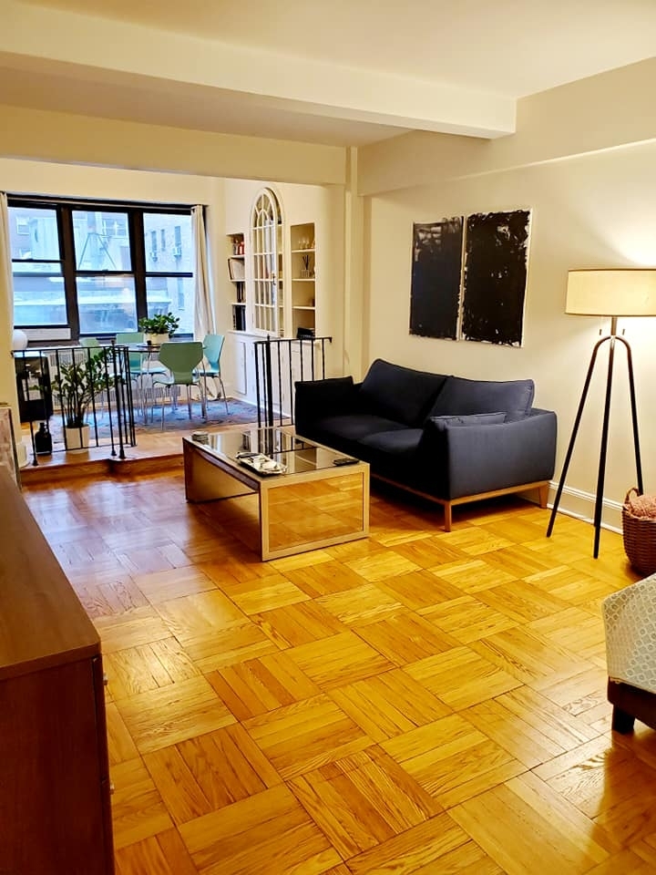 East 56 Street - Photo 0