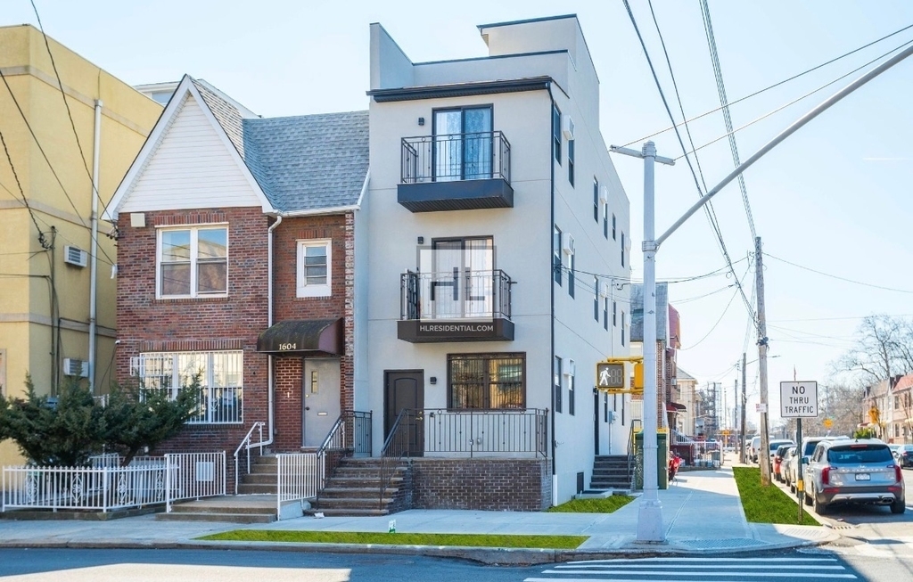 East 16th Street - Photo 6