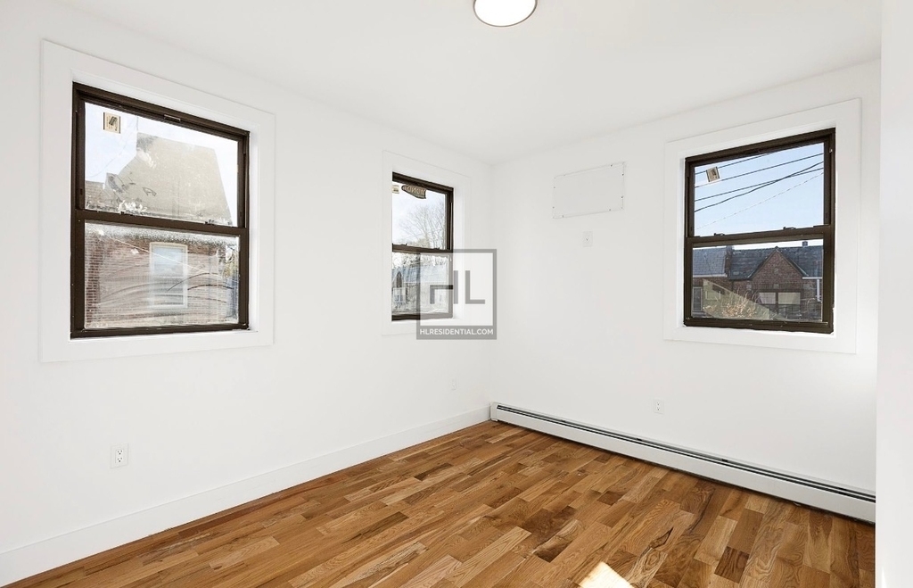 East 16th Street - Photo 4