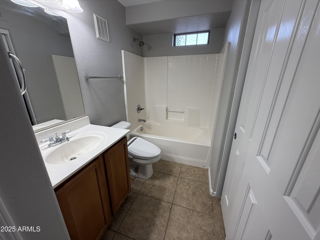 2402 E 5th Street - Photo 11