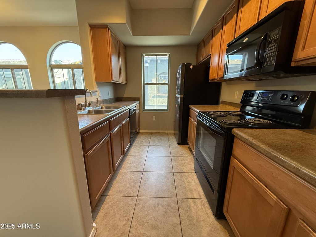 2402 E 5th Street - Photo 6