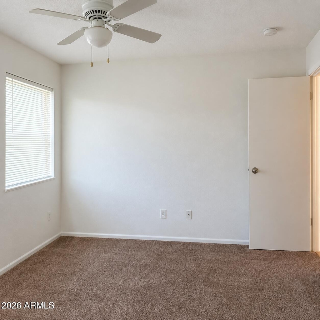 815 W Bluefield Avenue - Photo 16