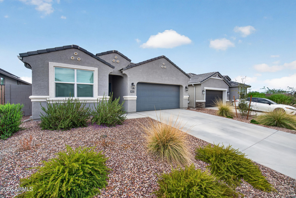 1823 W Sombra Avenue - Photo 0