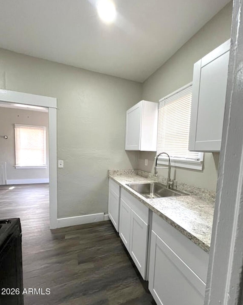 2032 W Adams Street - Photo 4