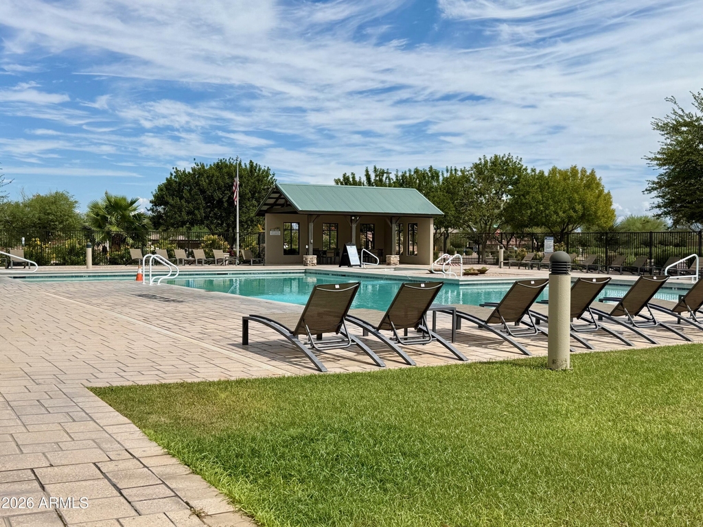 512 E Castle Rock Road - Photo 2