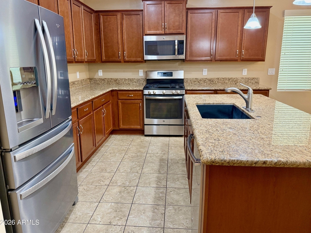 512 E Castle Rock Road - Photo 9