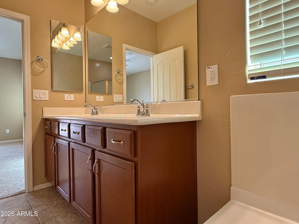 512 E Castle Rock Road - Photo 15