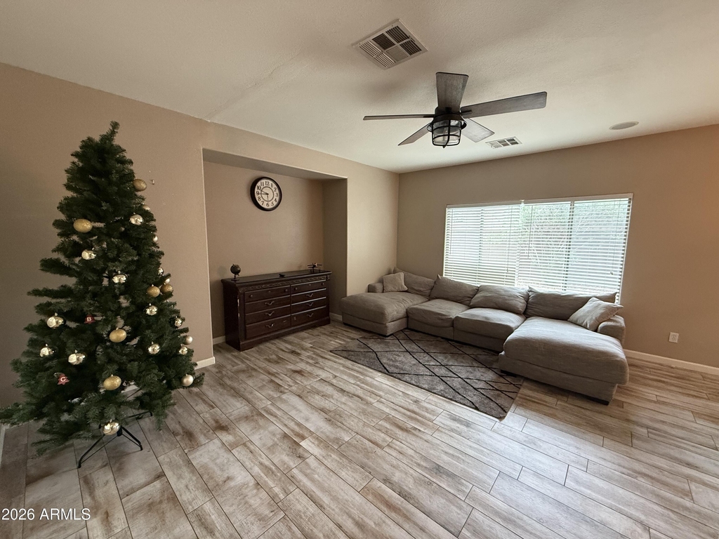 1011 E Redwood Drive - Photo 2